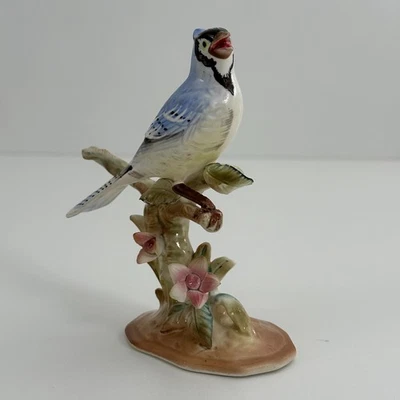 Napco Bluejay pico abierto en una rama con flores rosas - Japón vintage Foto 1 de 4