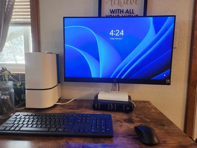 Hp All In One 27" Touchscreen PC +wireless mouse and keyboard - Image 1 of 4