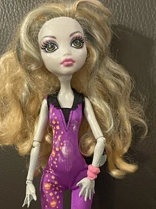 Monster High Clawdeen Wolf Puppe blonde/blaue Haare komplettes Outfit mit Stiefeln - Bild 1 von 9