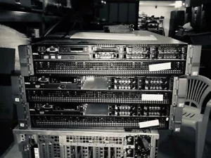 DELL POWEREDGE R810 4 x L7555 (32 CORES TOTAL) 128GB RAM RAID CTL'R - Picture 1 of 3