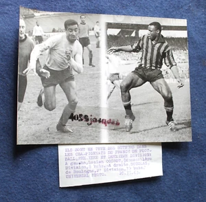 PHOTO DE PRESSE FOOTBALL 1963 / Lucien COSSOU Monaco + DOUGLAS Boulogne - Foto 1 di 1