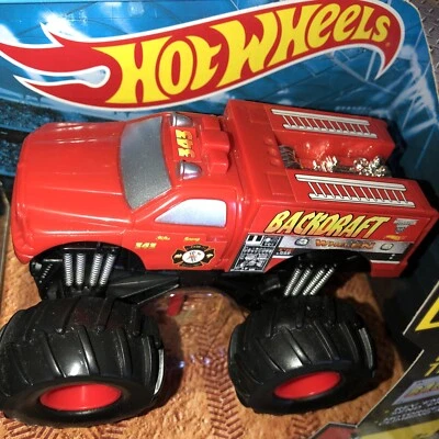 Camión Monster Jam Hot Wheels Rev Tredz todo terreno 1:43 Backdraft Foto 1 de 4