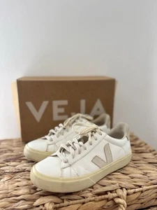 VEJA Campo White Beige Logo Suede Leather Womens Trainers Size UK 6 With Box - Picture 1 of 6