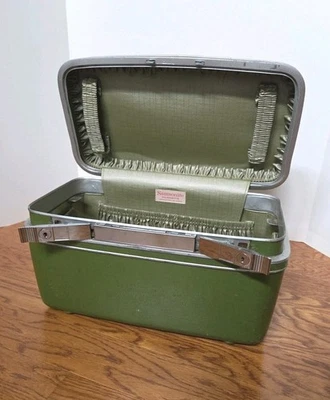 Vintage Samsonite Silhouette Green Train Cosmetic Makeup Case Travel Luggage  - Image 1 of 4