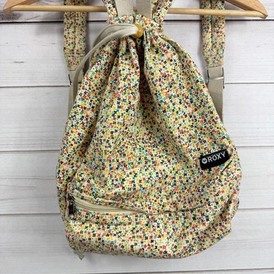 Mochila floral de playa vintage Roxy Girl con cordón y bolsillo frontal Foto 1 de 4