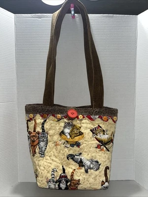 Cartera acolchada hecha a mano con estampado de gato con correas de pana Foto 1 de 4