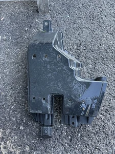 Mitsubishi Outlander 2011 Undermount Rear Hitch Mount Cover - Bild 1 von 2