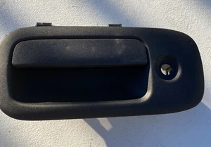 OE GM 20830535 DOOR HANDLE - General Motors - Picture 1 of 5