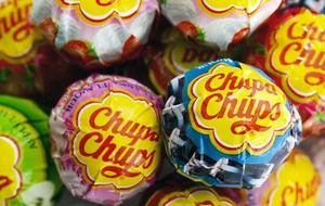 20 x STRAWBERRY AND CREAM Chupa Chups Lollipops, PARTY BAG FILLERS, WEDDINGS - Picture 1 of 1