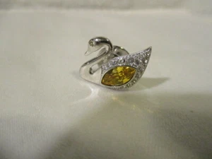 Swarovski piccolo cigno argentato con cristalli e centro finto citrino 3/4" con firmato - Foto 1 di 11