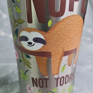 Vaso de viaje de acero inoxidable aislado triple pared Tervis Sloth Nope Not Today - Imagen 1 de 8