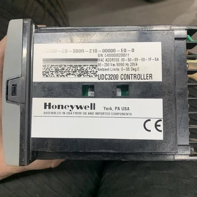 Honeywell 1/4 DIN CONTROLLER UDC3200 DIN Controller - Image 1 of 2