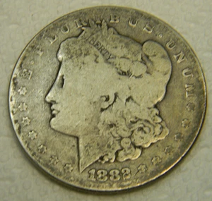 1882 MORGAN SILVER DOLLAR LOWBALL 142 AÑOS HISTORIA EE. UU. 90% PLATA 672 - Imagen 1 de 3