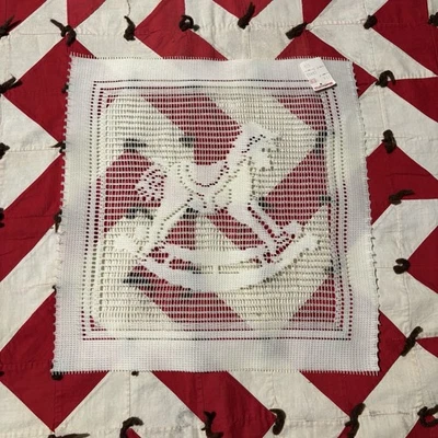 Panel de tela tapete de encaje de caballo mecedor vintage crema transparente Foto 1 de 4