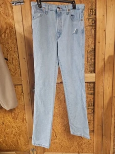 Wrangler A102 Denim Jeans Mens 32x34 Light Wash Straight Leg Cotton - Picture 1 of 4
