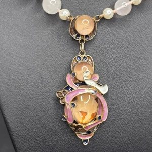 Collar Sunya Currie Esmalte y Cuarzo Rosa Paloma y Trébol Plateado Probado - Imagen 1 de 8