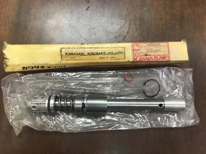 NOS OEM FRONT FORK DAMPER KAWASAKI H1B H1 B 44022-019 - Bild 1 von 5