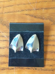 Silver Tone Leaf/Blade/Arrow Shape Stud Earrings - Picture 1 of 4