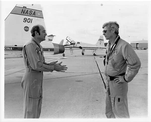 ORIGINAL 1972 NASA ISSUED PHOTO OF APOLLO 17 ASTRONAUTS RON EVANS & CERNAN - Picture 1 of 2