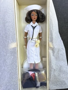 The Nurse Silkstone Barbie Fashion Model AA Platinum Label Neu #K5870 - Bild 1 von 8