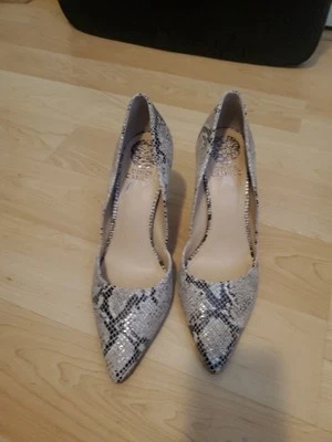 Vince Camuto Snake Heels 7.5 - Imagem 1 de 3