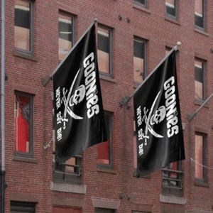 The Goonies Never Say Die Skull & Cross Swords Flag 90 x 60cm FreePost - Bild 1 von 6