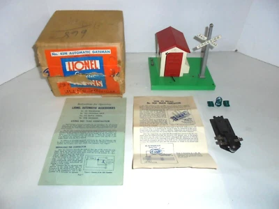 LIONEL 45N OPERATING GATEMAN RED DOOR VERSION WITH ORIGINAL BOX. POST WAR - Image 1 of 2