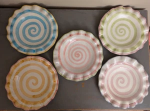 MacKenzie Kinder Lutscher Keramik geriffelt Wirbel Dessert Salat Teller 9" Ihre Wahl - Bild 1 von 13