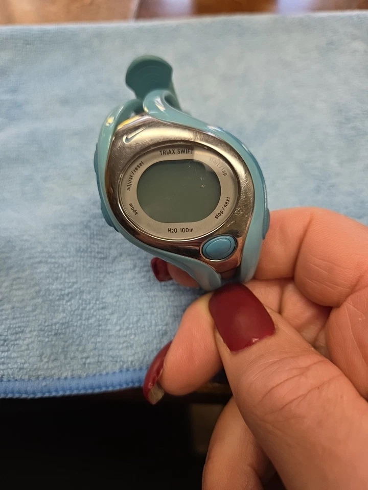 耐克女式 D394391 多功能蓝色橡胶 36 毫米石英数字手表 6 1/2 — 第 1/3 张图片