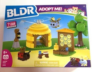 BLDR Roblox Adopt Me! - Coffee Shop Interior w/ Queen Bee Building Set 225 pc - Picture 1 of 3