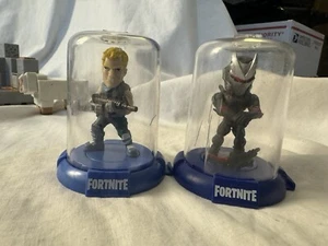 2 Fortnite Squad SINGLE Domez Epic Games Black Knight Jonesy 2,5" under dome - Bild 1 von 4
