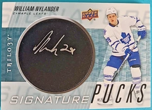 2016-17 William Nylander Upper Deck Trilogy Rookie Signature Pucks Auto RC - Foto 1 di 4