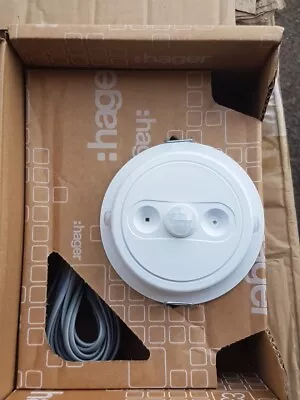 HAGER KLIK KLCM-3OS  3 HEAD PIR CORRIDOR OCCUPANCY SENSOR with 10m RJ11 LEAD - Image 1 of 4