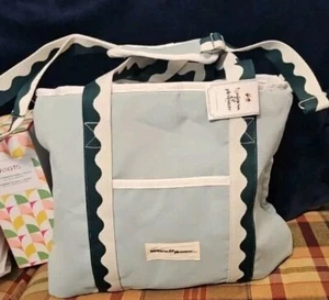 Business & Pleasure Co. The Holiday Cooler Zip-Up Tote Bag Green - Picture 1 of 1