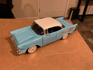 Chevrolet Bel Air 1957 Motor Max escala 1:24 diecast coche clásico azul aguamarina EX+ - Imagen 1 de 5