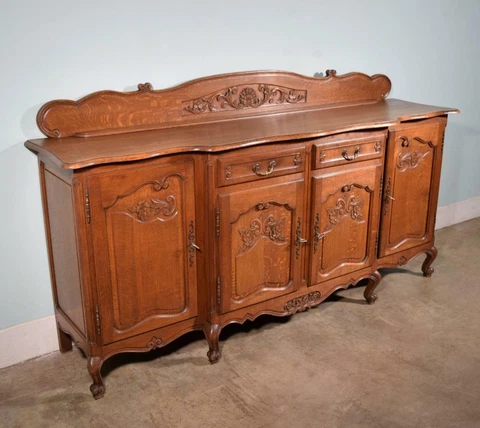 *Large Vintage French Louis XV Sideboard/Buffet in Solid Oak with Carved Doors Cover