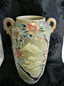 Antique Japanese 12" Handled Moriage Cloisone Urn Vase~Meiji Period 1868-1912~NR - Bild 1 von 8
