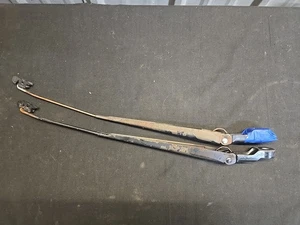 1997-2004 Ford Driver And Passenger Wiper Arms F85z-17526-ab And F65z-17526-aa - Picture 1 of 10