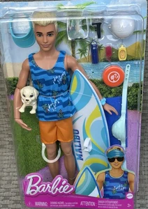 Bambola Beach Surfer Ken con tavola da surf, cucciolo animale domestico e accessori *Barbie Boyfriend* - Foto 1 di 5