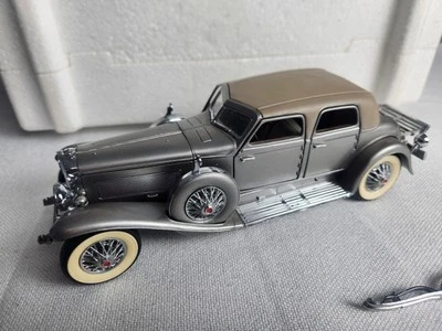 Franklin Mint- 1933 Duesenberg Twenty Grand, Silver, BROKEN TAILLIGHT - Image 1 of 4