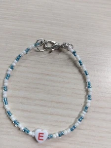 Perlen Armband Buchstaben E Freundschaftsarmband Bunt - Bild 1 von 1
