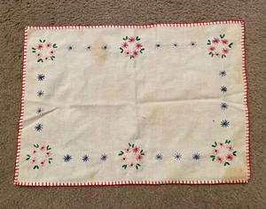VTG Embroidered Floral Pattern Night Stand End Table or Dresser Scarf 17" x 12" - Picture 1 of 5