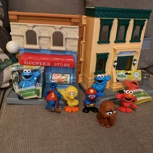 Sesame Street Mr. Hooper's Store 123 Neighborhood House Set Parts Hasbro 2010 - Picture 1 of 10