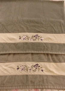 2 IMPERIAL BY 1888 MILLS DARK OLIVE FLORAL EMBROIDERED BATH TOWELS 27" X 48" - Picture 1 of 5