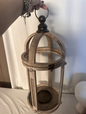 Kirkland's Home деревянный фонарь в клетке с деревенским натуральным пятном - Изображение 1 из 2