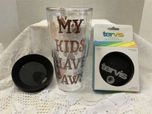 Vaso Tervis My Kids Have Paws 24 OZ con tapa negra usado en excelente estado + tapa de pajita negra nuevo con etiquetas - Imagen 1 de 4