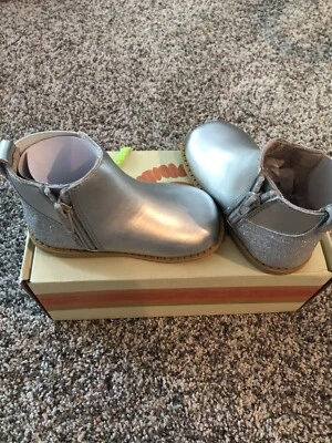 Livie and Luca Wink 靴子 6T 全新 — 第 1/4 张图片