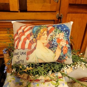 Almohada patriótica victoriana dama libertad con bandera y flores - Imagen 1 de 1