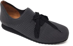 L'amor Des Pieds Taimah Dark Grey/Black Lace-up Shoe Women's sizes 6-10/NEW!!! - Picture 1 of 1