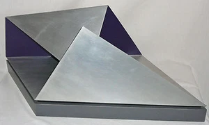 Contemporary metal sculpting circa 1985, base and upper section joined - Picture 1 of 6